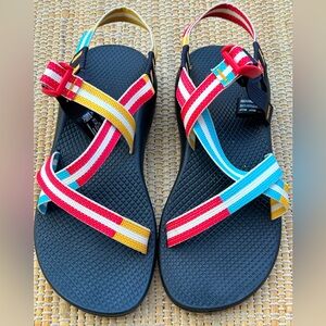 NWOT CHACO s9 sporty sandals Great for hiking, water sports ect w/+arch support